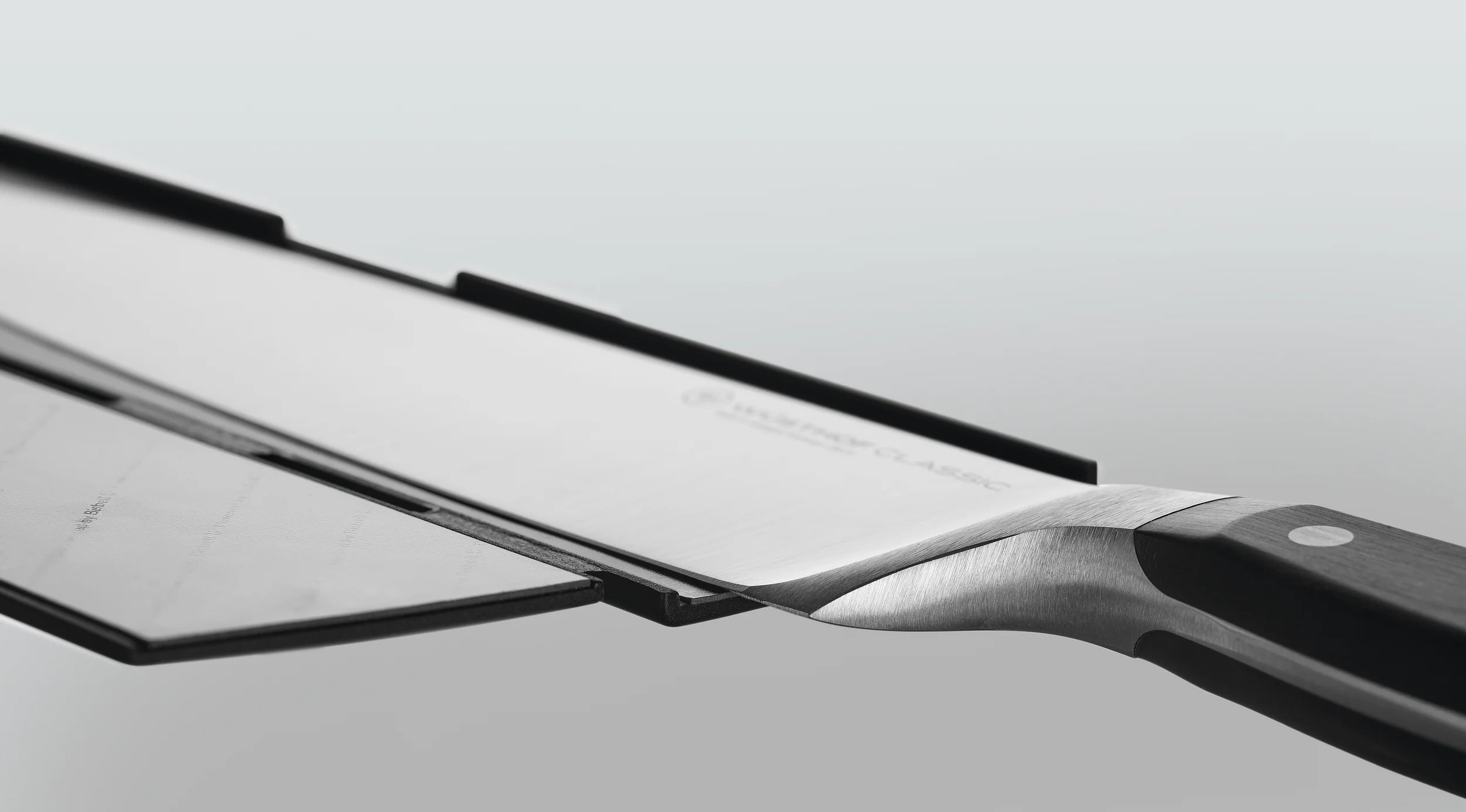 Magnetic Wide Blade Guard 26 cm | 10 inch - Image 4